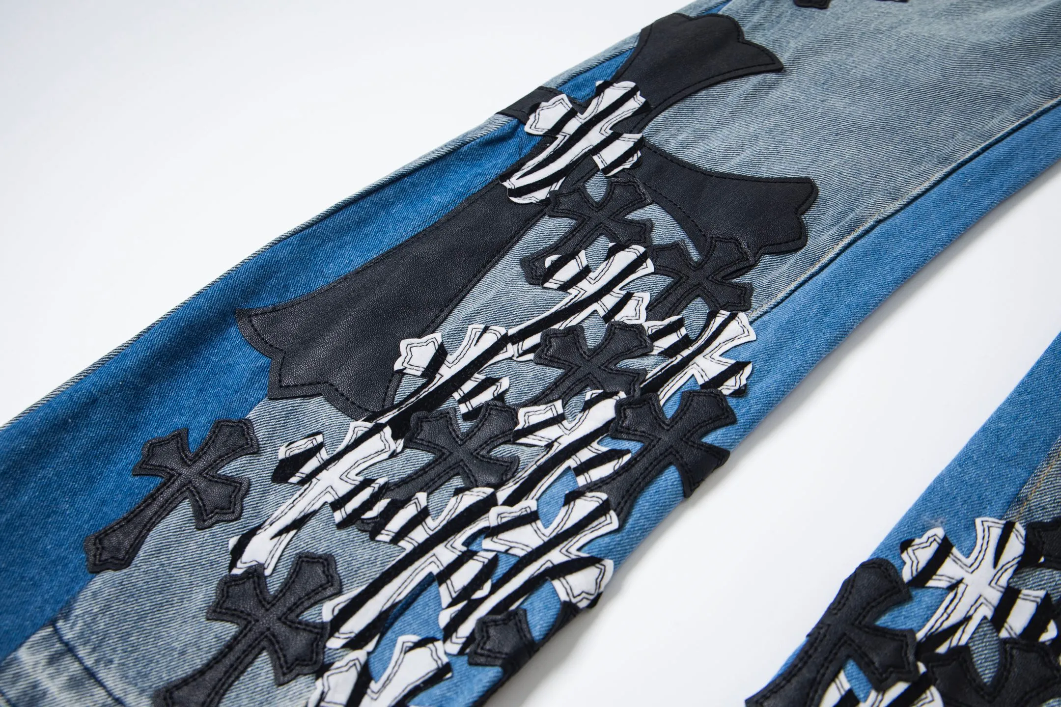 💰290 GALLERY DEPT & Chrome hearts Washed jeans with large logo and devil multi-label cross, truly restore the ultimate vintage texture, three-dimensional version, loose and comfortable, not picky about the figure, taller and slimmer, factory-made, original quality control, same style for men and women, can be matched with couples, versatile recommendation, must-have jeans for all seasons, fashionable people have been disappointed. From the quality selection of fabrics, the tailoring of details, and the matching of patterns, they are all impeccable! The upper body is so handsome when worn...it can be easily worn by men, women and children! The craftsmanship is made of heavy-duty washed pure cotton denim fabric. After washing, it is soft and thick. It is very stylish when worn on the body. Style number: 1756 Color: blue Size: 28 30 32 34 36